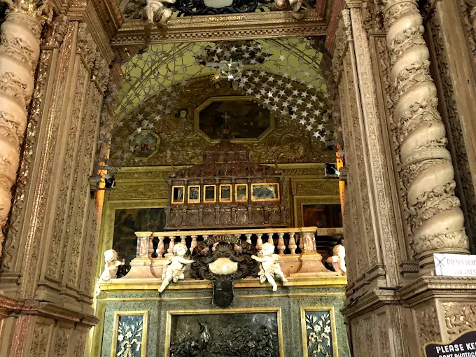 Basilica of Bom Jesus Cabs
