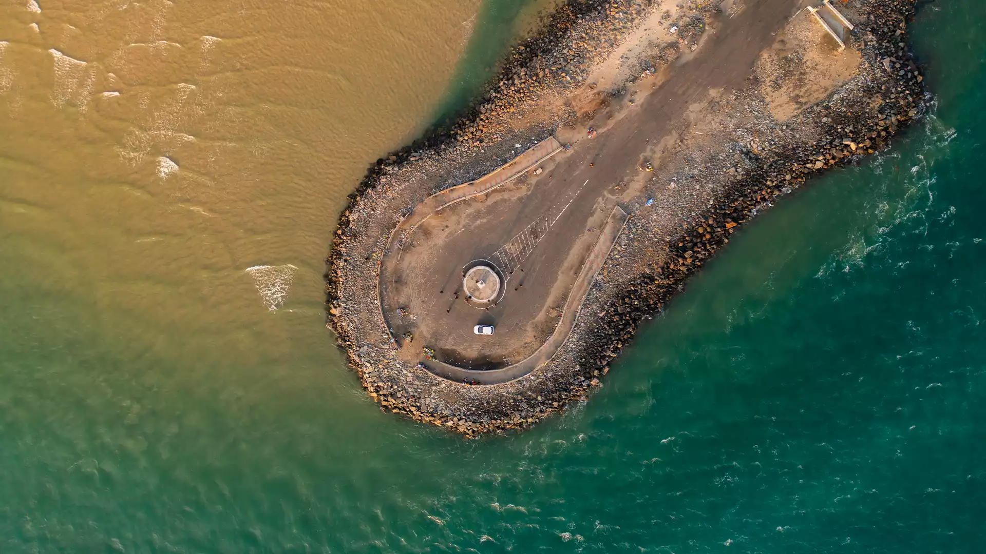 Dhanushkodi Beach cabs