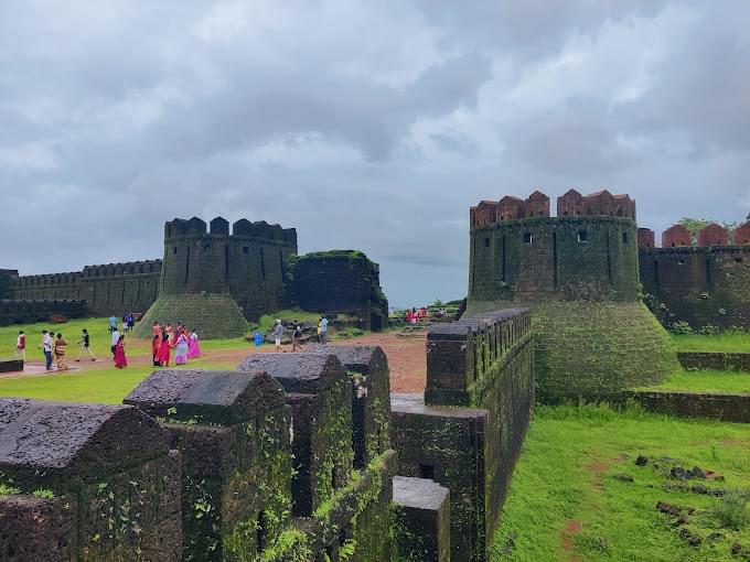 Murudeshwar Fort cabs